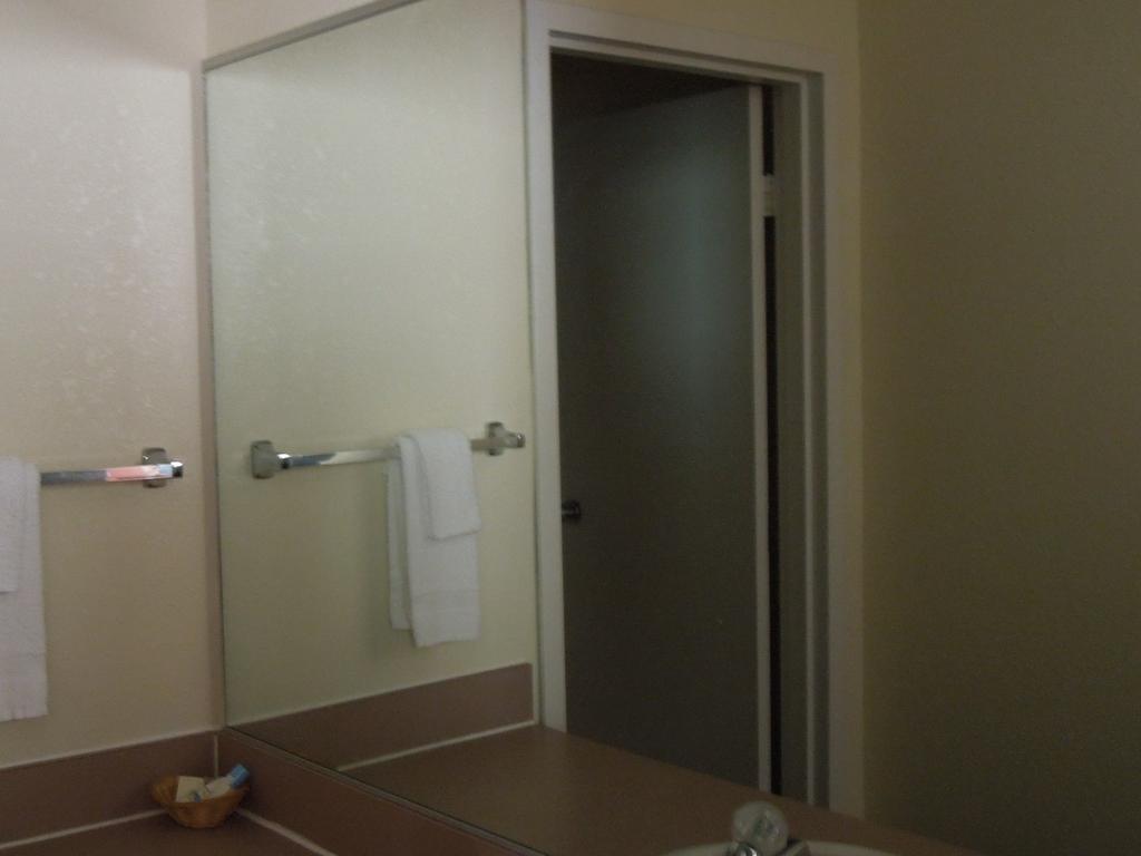 Knights Inn Virginia Beach Lynnhaven Oda fotoğraf